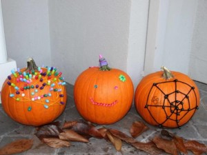 pin and yarn pumpkins